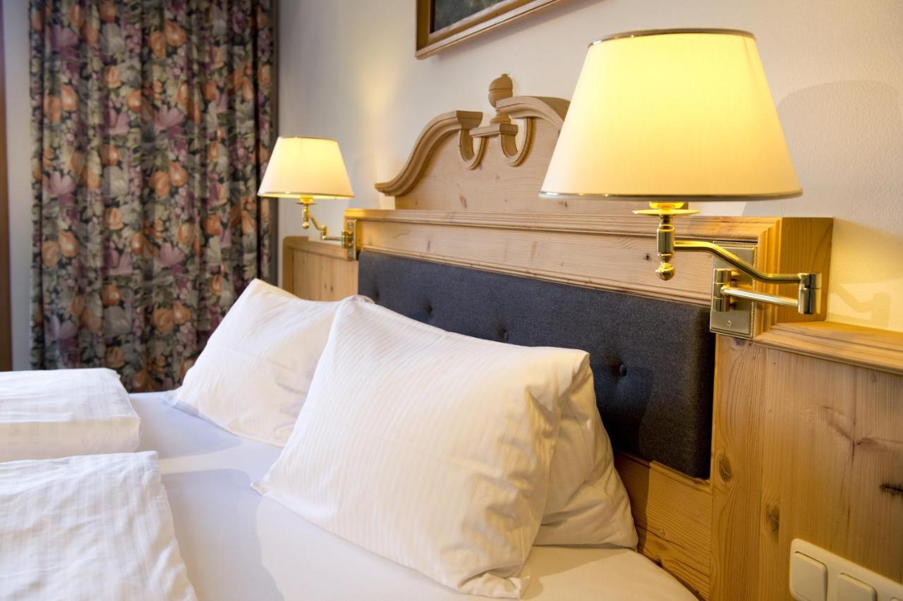Hotel Wiesenegg Aurach bei Kitzbuehel Pokoj fotografie